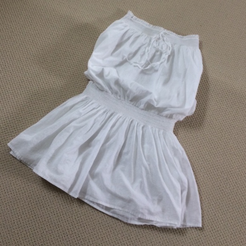 White strapless dress